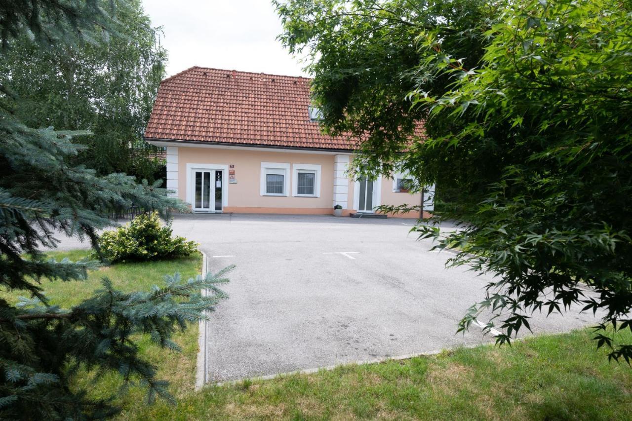 Apartmaji In Sobe Ramar Straža 외부 사진