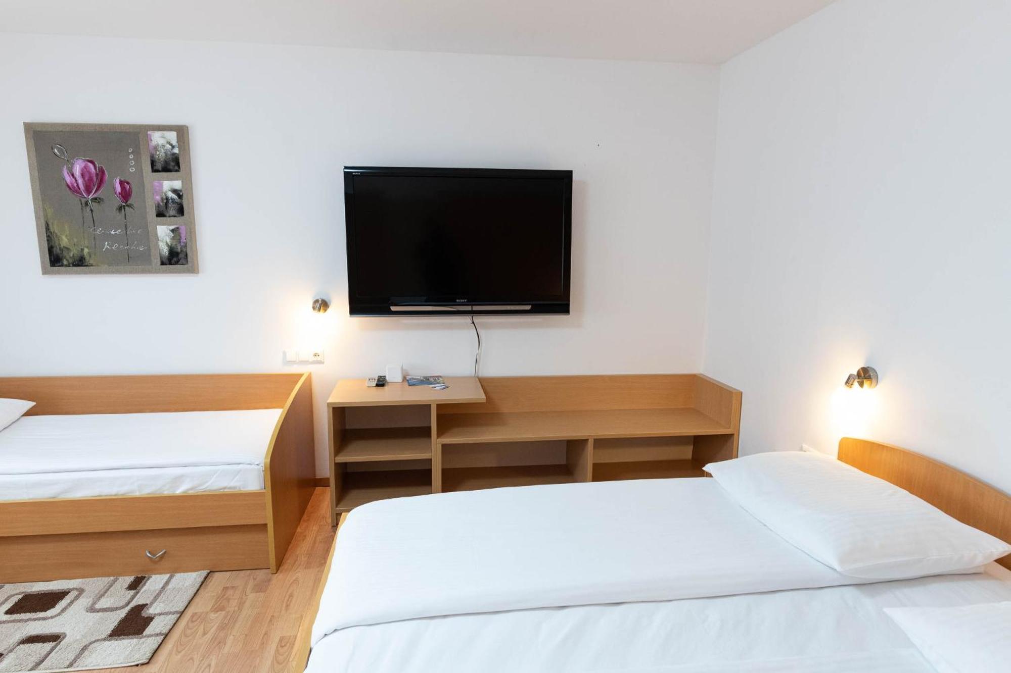 Apartmaji In Sobe Ramar Straža 외부 사진
