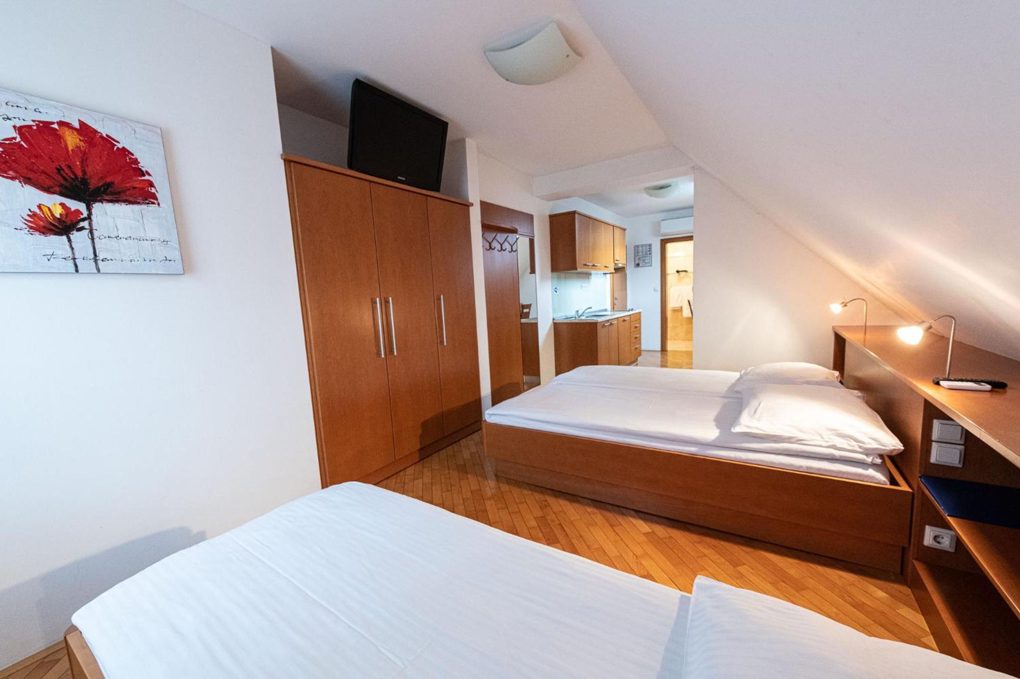Apartmaji In Sobe Ramar Straža 외부 사진